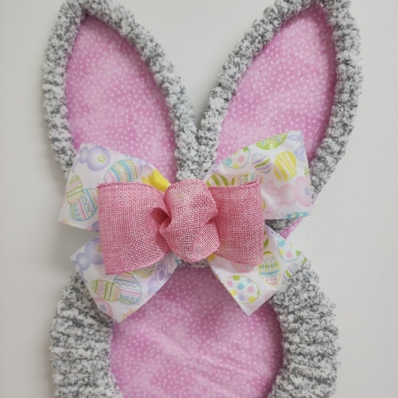 Pink Spring/Easter Bunny Wreath with Bow. - Picture 2 of 4